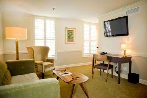 The Oliver Knoxville, By Oliver 4*